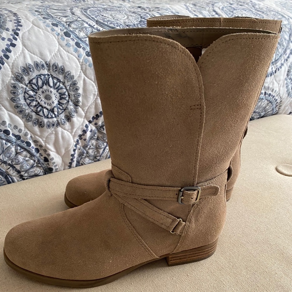 Ugg by Kookaburra size 8 tan suede boots